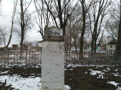 Памятник-бюст В.И. Ленину