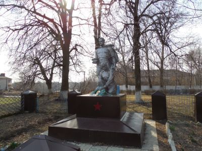 Братская могила воинов Советской Армии, погибших в марте 1943 года