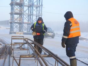 50-градусные морозы не помеха. Как идет строительство Ленского моста зимой