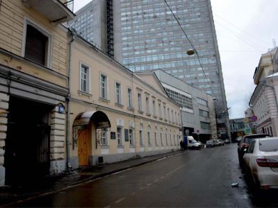 Дом, в котором в 1836-1839 гг. жил декабрист М.Ф.Орлов. В эти годы его неоднократно посещал поэт А.С.Пушкин