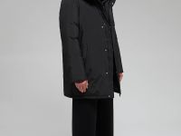 Пуховое полупальто с капюшоном и воротником-стойкой