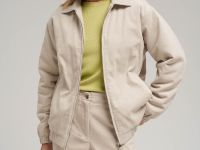 Легкий бомбер из вельвета с искусственным утеплителем