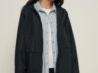 Ветровка с капюшоном на молнии