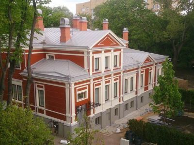 Жилой дом Э.А. фон Беренса, 1880 г., техник архитектуры М.А.Фидлер. Здесь в 1920-х гг. жил кинорежиссер Г.Л.Рошаль