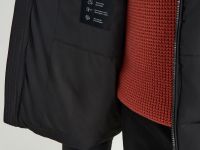 Утепленная стеганая куртка со съемным капюшоном