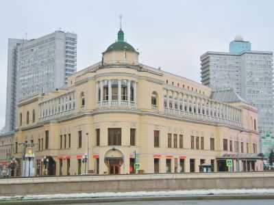 Ресторан "Прага", конец XVIII в.-начало XIX в., 1893-1906 гг., 1912-1915 гг., 1954 г., архитекторы Л.Н.Кекушев, А.Э.Эрихсон, Б.И.Соболевский