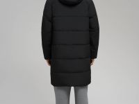 Утепленное пальто с воротником-стойкой