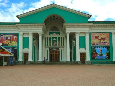 Здание кинотеатра "40 лет Октября"