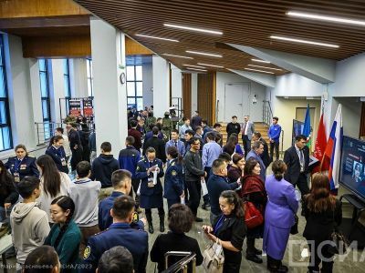 В Якутске открылась выставка, посвященная Дню Героев Отечества