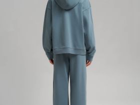 Толстовка объемного кроя из футера