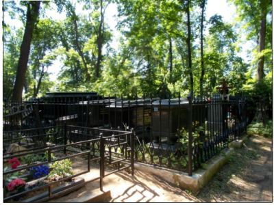 Надгробия семейного захоронения Пуговкиных, вторая половина XIX в.