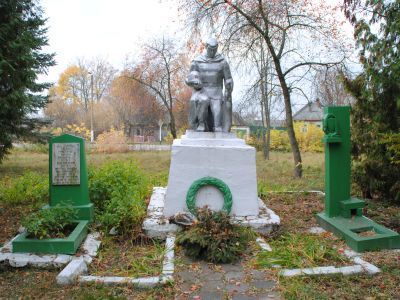 Братская могила председателя Новоюрковичского сельского Совета Прядко С.Л. и секретаря сельского Совета Прядко Я.М., погибших от рук кулаков