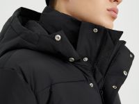 Утепленное пальто с воротником-стойкой