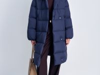 Пуховое стеганое пальто с капюшоном