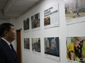 В здании Ил Тумэна отрылась фотовыставка «Хроники террора украинского неонацистского режима»