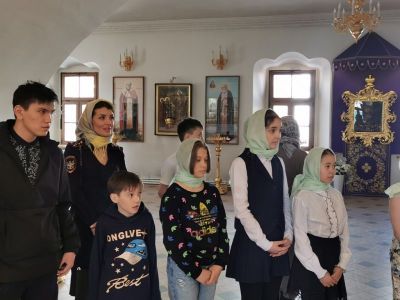 В Якутске транспортные полицейские организовали пасхальный праздник для детей