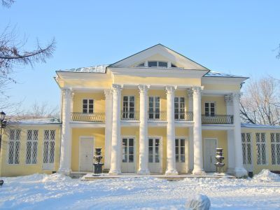 Летний домик у реки Москвы