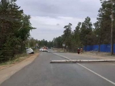 ФОТОФАКТ. На Сергеляхском шоссе Якутска упала опора линии электропередачи (ОБНОВЛЕНО)