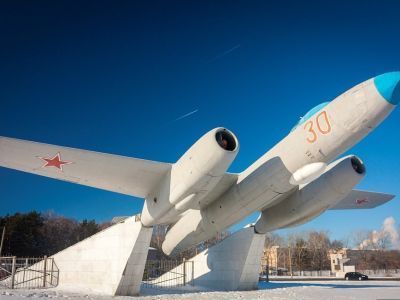 "Самолет" - памятник летчикам, погибшим в годы Великой Отечественной войны 1941 - 1945 гг.