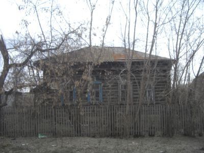 Деревянный жилой дом начала XX века с резным декором