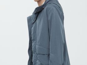 Ветровка с капюшоном свободного силуэта