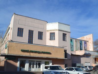 Дом, в котором в 1920 г. на Съезде трудового населения Забайкалья была принята Декларация об образовании Дальневосточной Республики и избрано правительство. Здесь в декабре 1923 г. на I-ом Съезде Советов Бурят-Монгольской АССР были избраны ЦИК (БурЦИК) и 