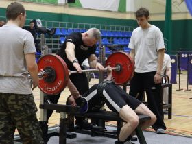 Более ста спортсменов собрал чемпионат Якутии по пауэрлифтингу