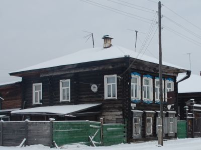 Дом жилой с лавкой (дерево)