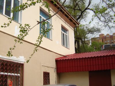 Здание Дальтелефильма, в котором в 1956 году начал работать первый на Дальнем Востоке телевизионный центр