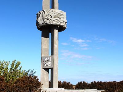 Братская могила участников Евпаторийского десанта