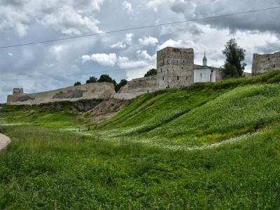 Ансамбль Староизборской крепости и Труворова городища
