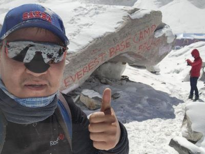 «Такая возможность бывает один раз в жизни». Первый альпинист из Якутии начал восхождение на Эверест