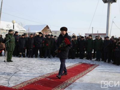 Возложение цветов, посвященное 80-летию сражения на озере Ильмень, состоялось в Якутске