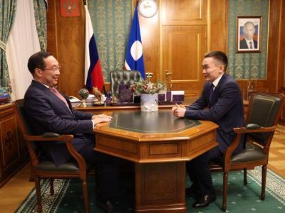 Глава Якутии встретился со спортсменом Василием Егоровым
