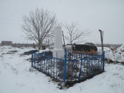 Братская могила воинов, погибших при освобождении села от белогвардейцев в 1919 г.