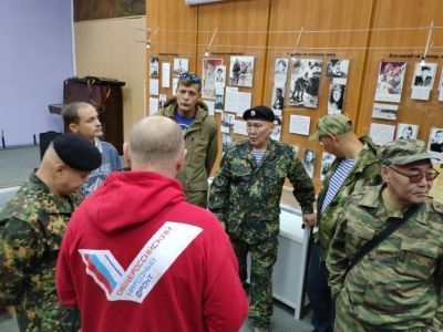 Народный фронт передал помощь добровольцам отряда ДОСААФ Якутии, выезжающим на Украину