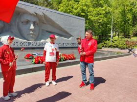 Якутяне проводят забег «Факел Победы» в городах России