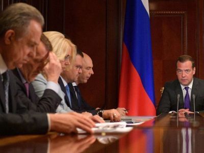 Медведев поручил вице-премьерам ездить в регионы, чтобы следить за реализацией нацпроектов