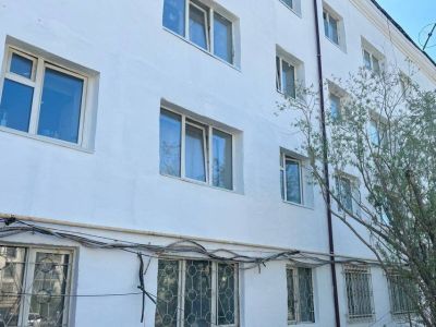 Свисающие с крыш провода поручили убрать в Якутске