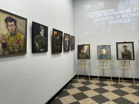 Художники из 19 регионов России представили в Москве выставку к 80-летию Победы