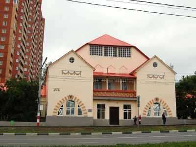 Здание школы  огнеупорного строительства