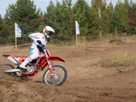 В Кысыл-Сыре прошли соревнования по мотокроссу