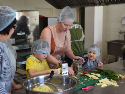 Семьи участников СВО провели кулинарный мастер-класс в Якутске