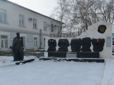 Памятник рабочим локомотивного депо, погибшим на фронтах 1941-1945 гг.