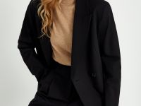 Двубортный жакет полуприлегающего силуэта