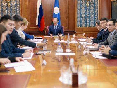 Глава Якутии провел заседание президиума оперштаба по обеспечению экономического развития