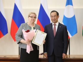 Глава Якутии наградил победителей и призеров всероссийской олимпиады школьников