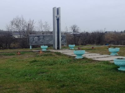 Братская могила 2 партизан, погибших в бою с колчаковцами в 1919 г.