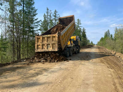 Идут ремонтные работы дороги в поселок Светлый