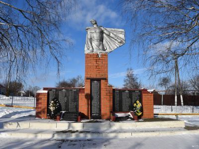 Памятник воинам-землякам, погибшим в годы войны